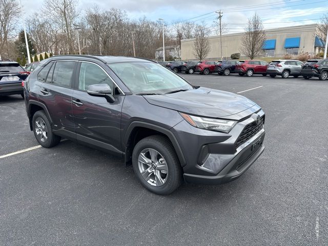 2025 Toyota RAV4 XLE's photo