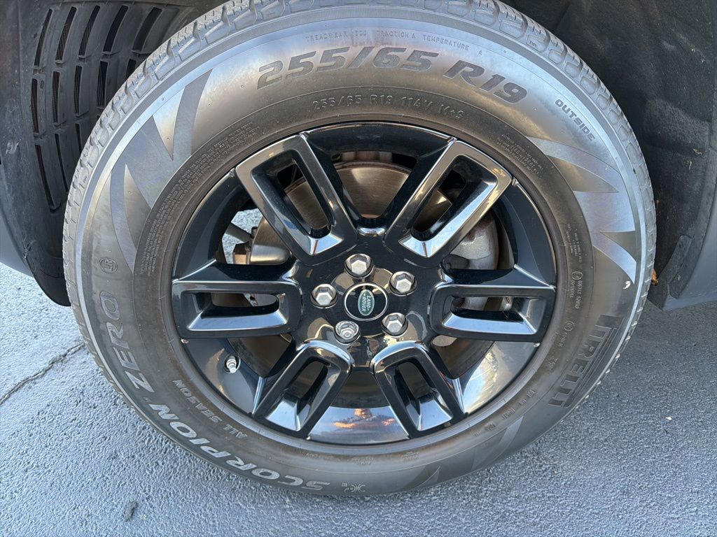 Thumbnail: 2021 Land Rover Defender - 10