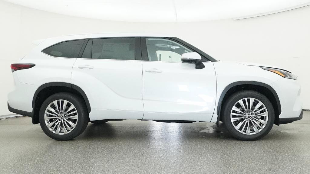 Thumbnail: 2026 Toyota Highlander - 14
