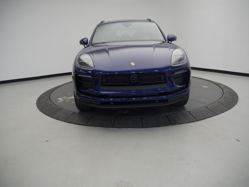 Thumbnail: 2026 Porsche Macan - 10