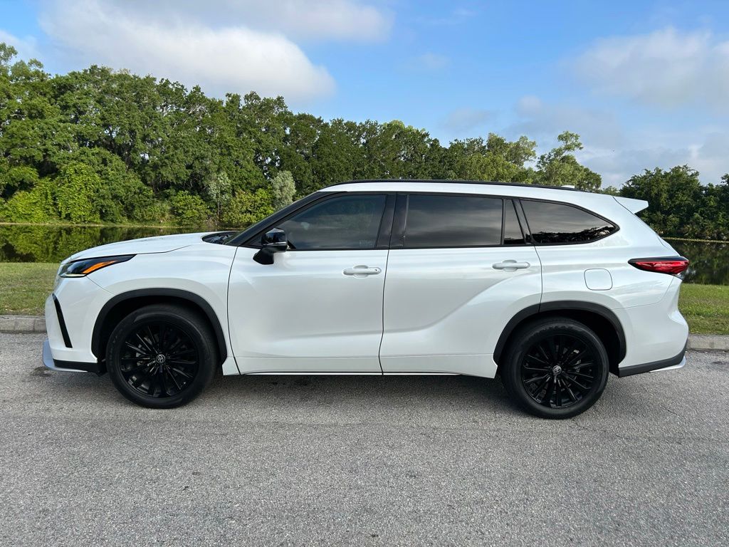 Thumbnail: 2023 Toyota Highlander - 3