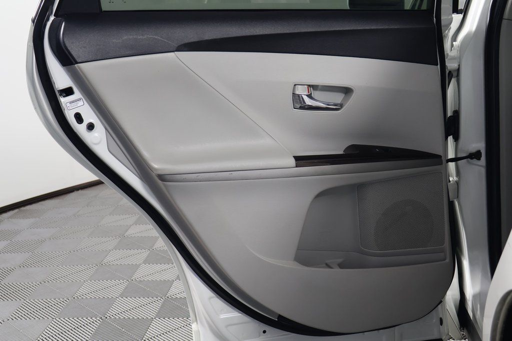 Thumbnail: 2011 Toyota Venza - 13