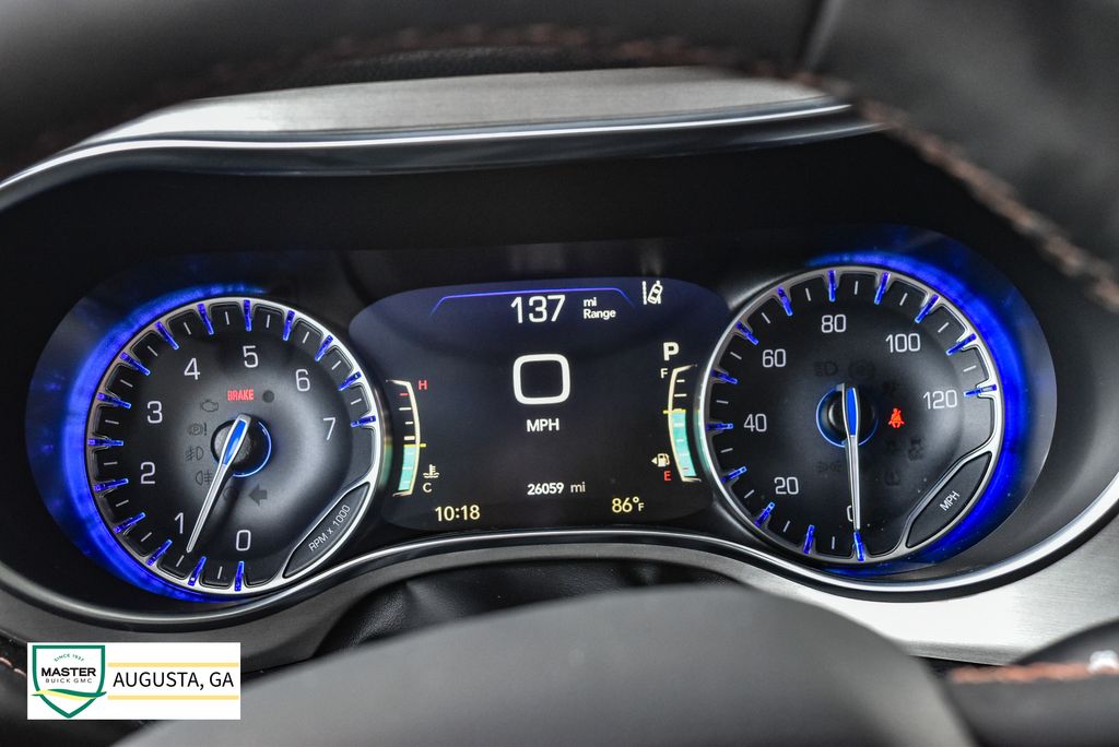 Used 2025 Chrysler Pacifica Van