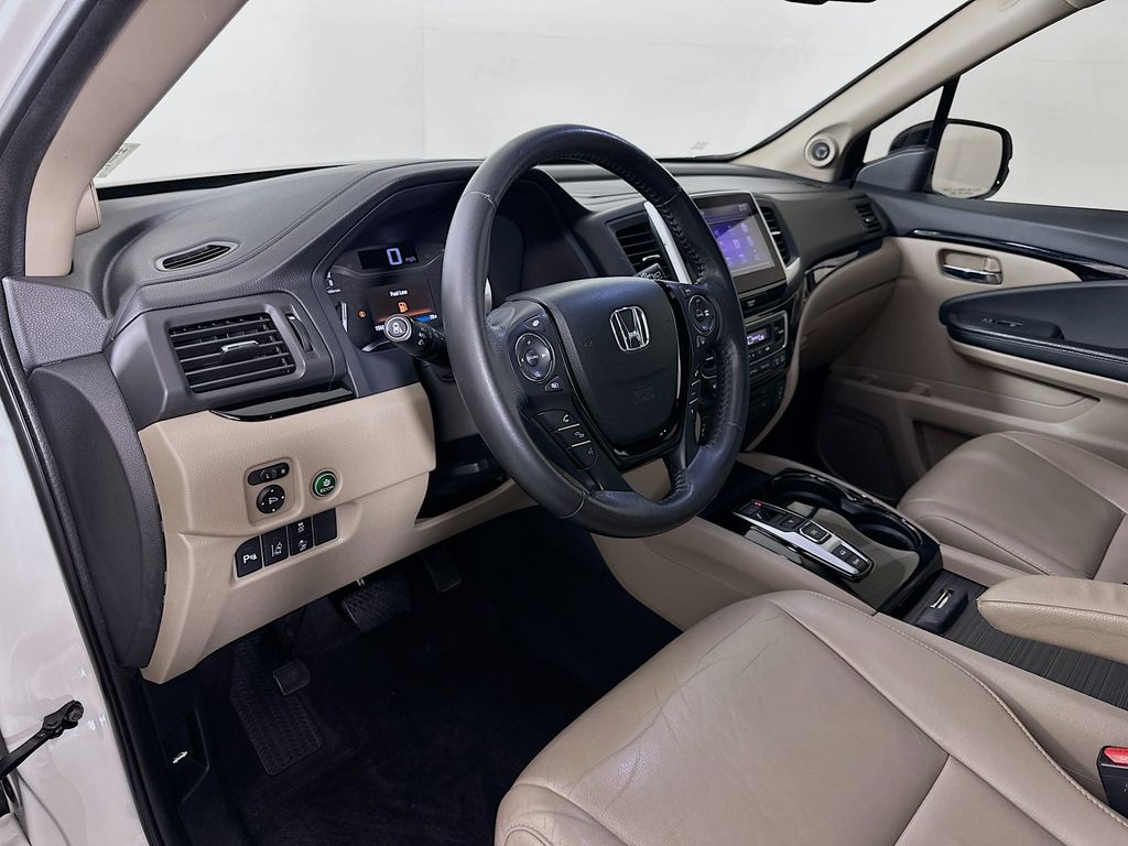 Thumbnail: 2016 Honda Pilot - 9