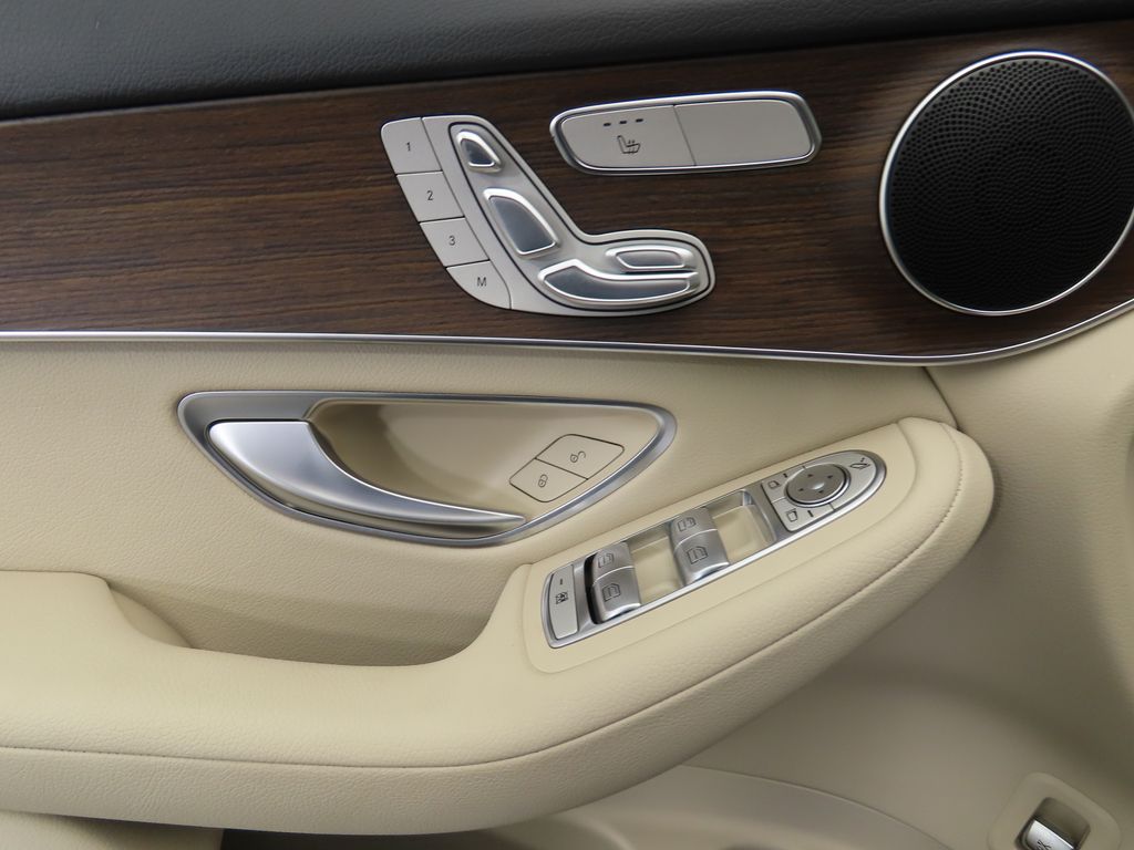 Thumbnail: 2022 Mercedes-Benz GLC - 23