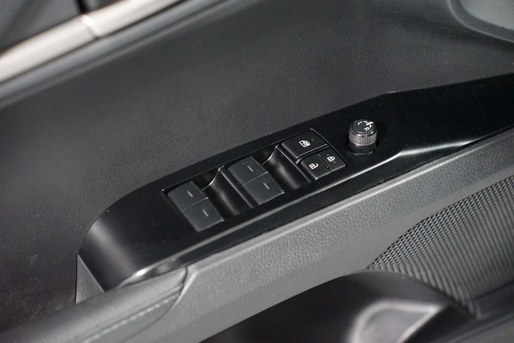 Thumbnail: 2025 Toyota Camry - 32