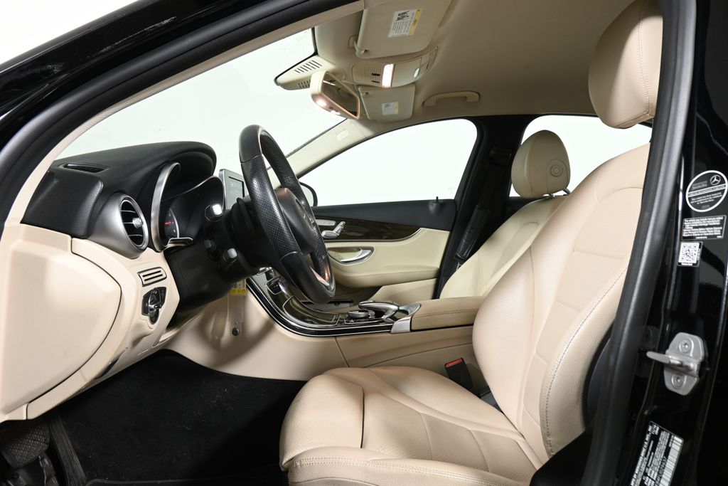 Thumbnail: 2015 Mercedes-Benz C-Class - 3