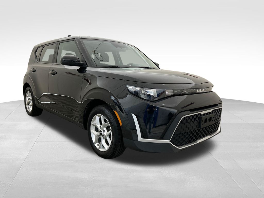 Used 2023 Black Kia LX image 7