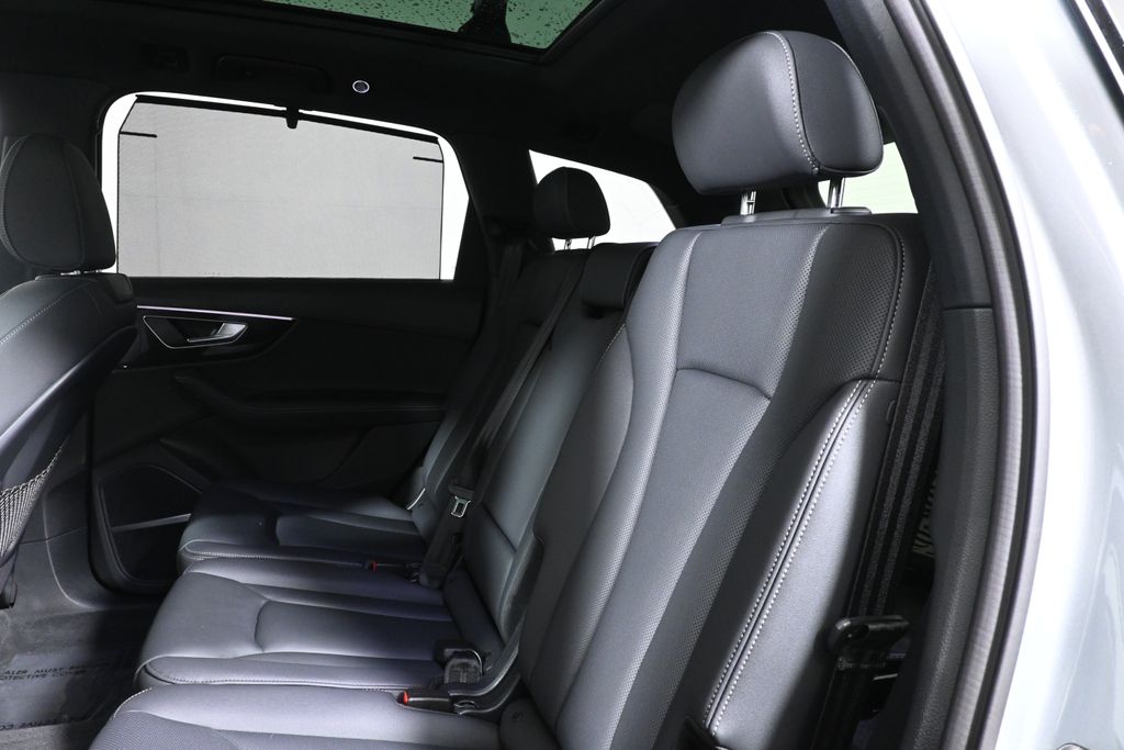 Thumbnail: 2026 Audi Q7 - 4