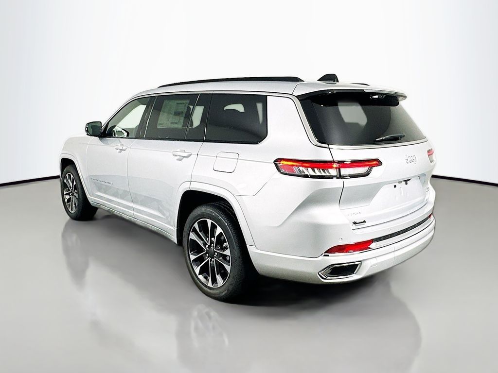 New 2025 Silver Jeep Overland image 5