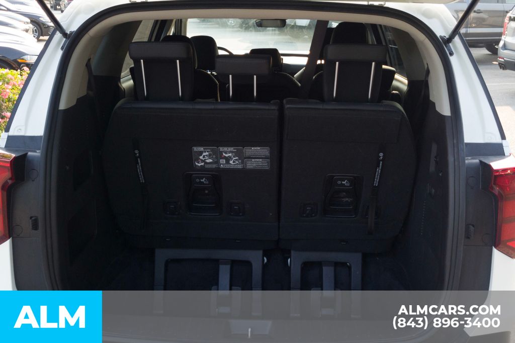 Used 2025 White Kia LXS image 8