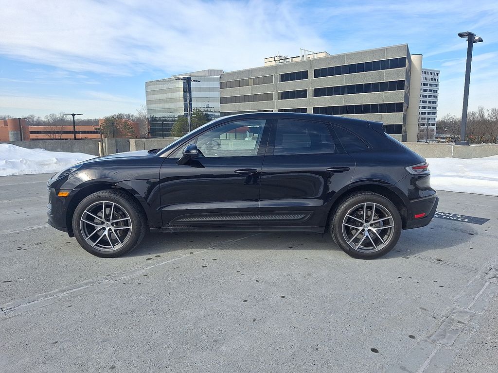 Thumbnail: 2023 Porsche Macan - 2