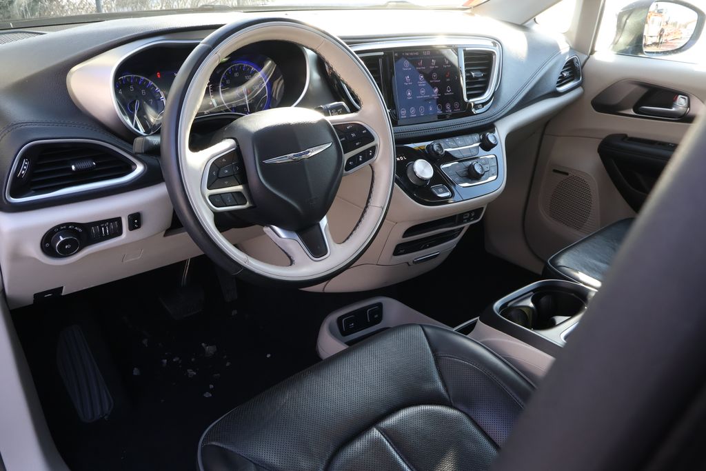 Thumbnail: 2018 Chrysler Pacifica - 27