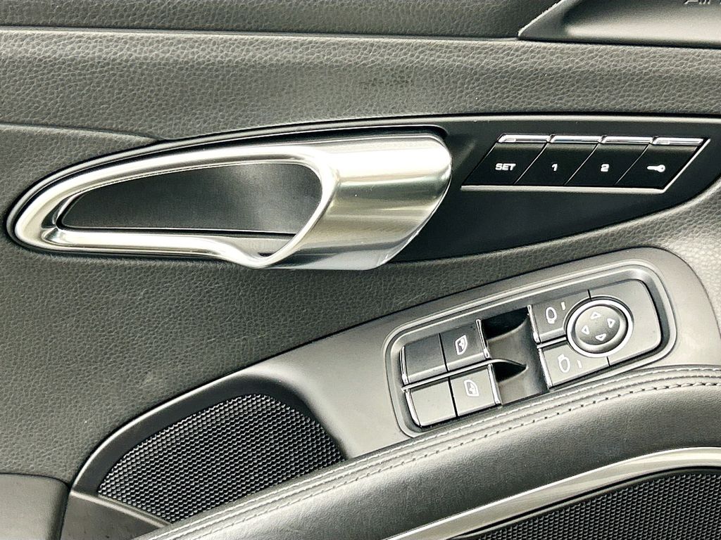 Thumbnail: 2017 Porsche 911 - 24