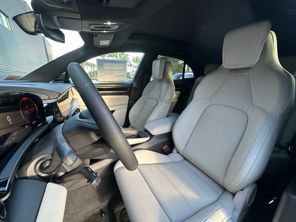 2024 Porsche Macan T 5
