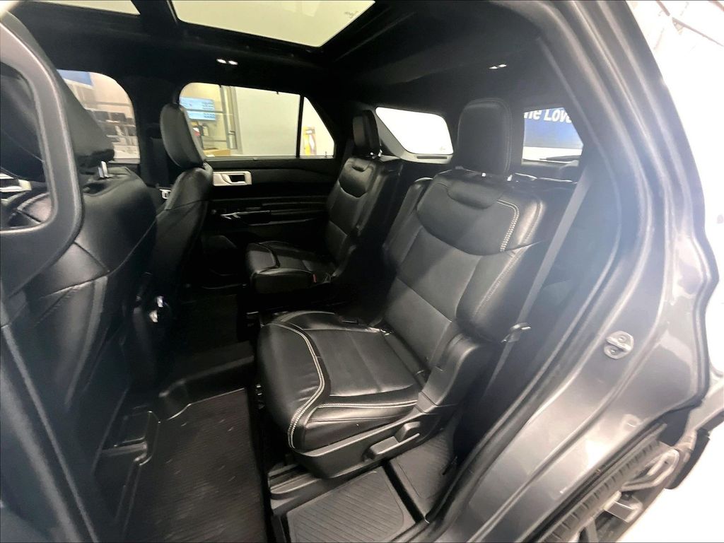 2021 Ford Explorer — photo 15
