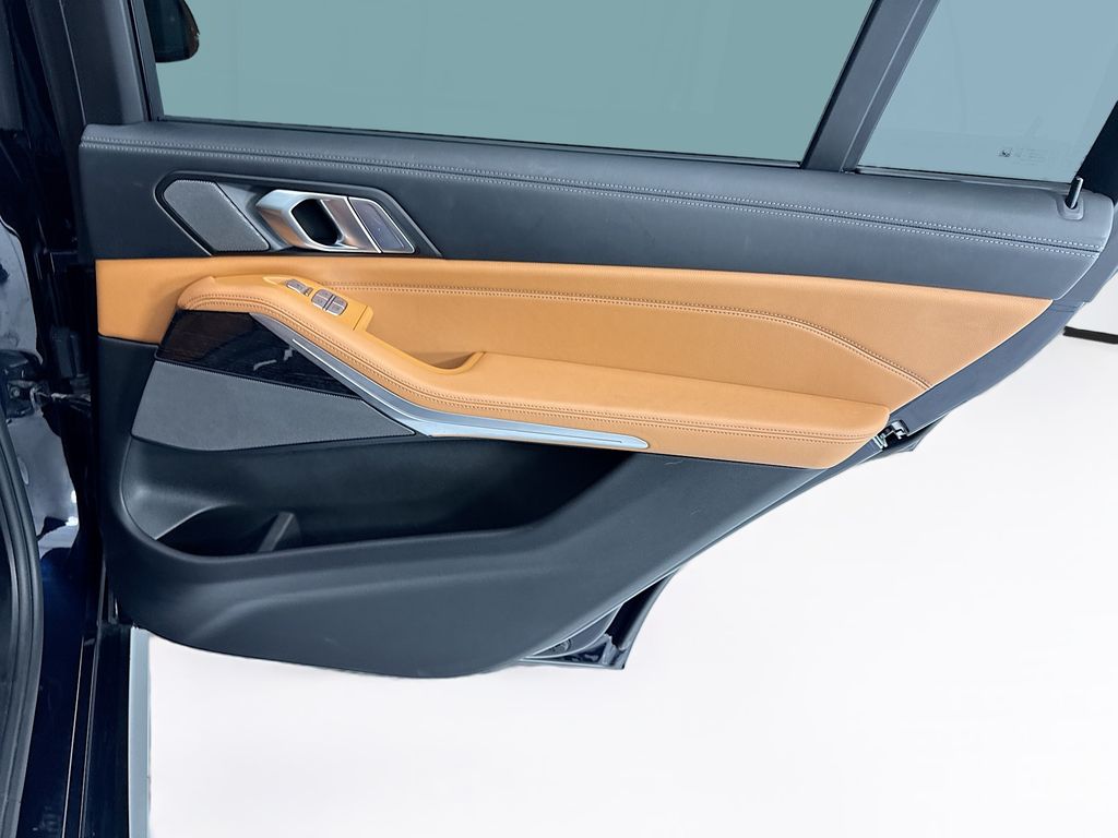 Thumbnail: 2021 BMW X7 - 27
