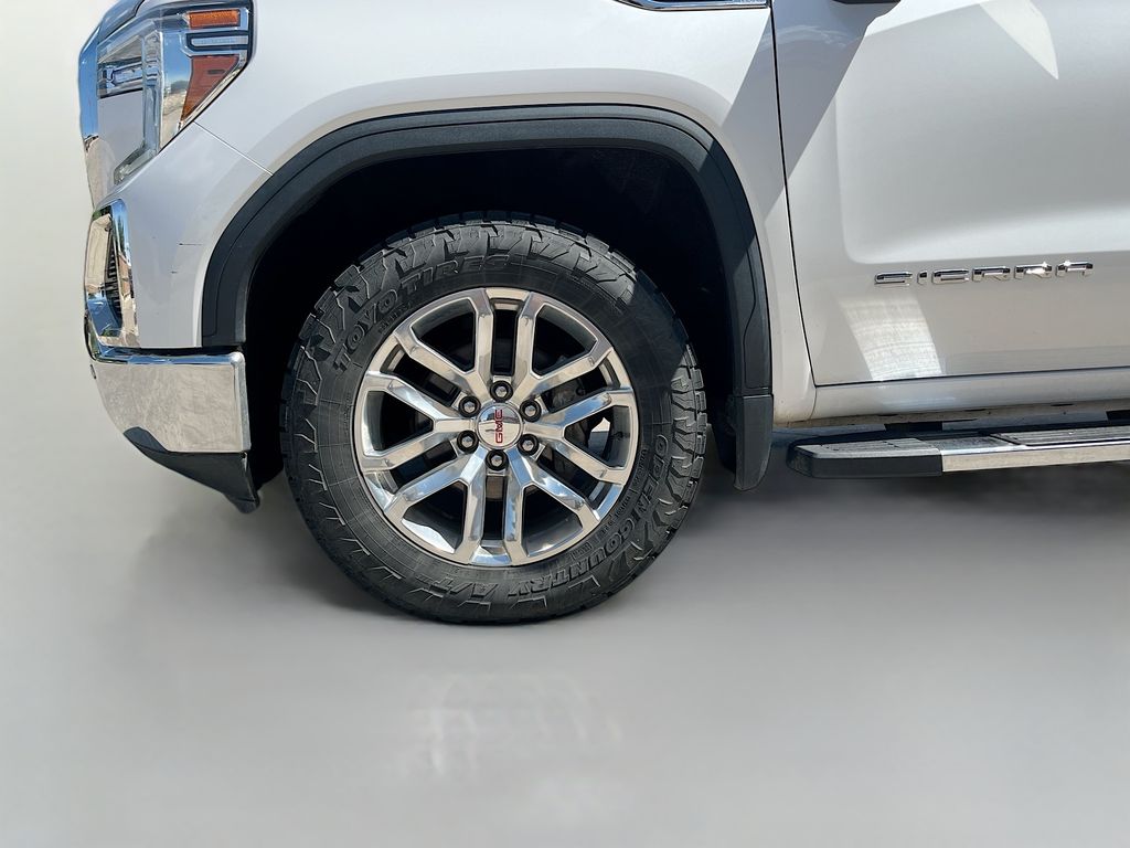 Used 2021 White GMC SLT image 32