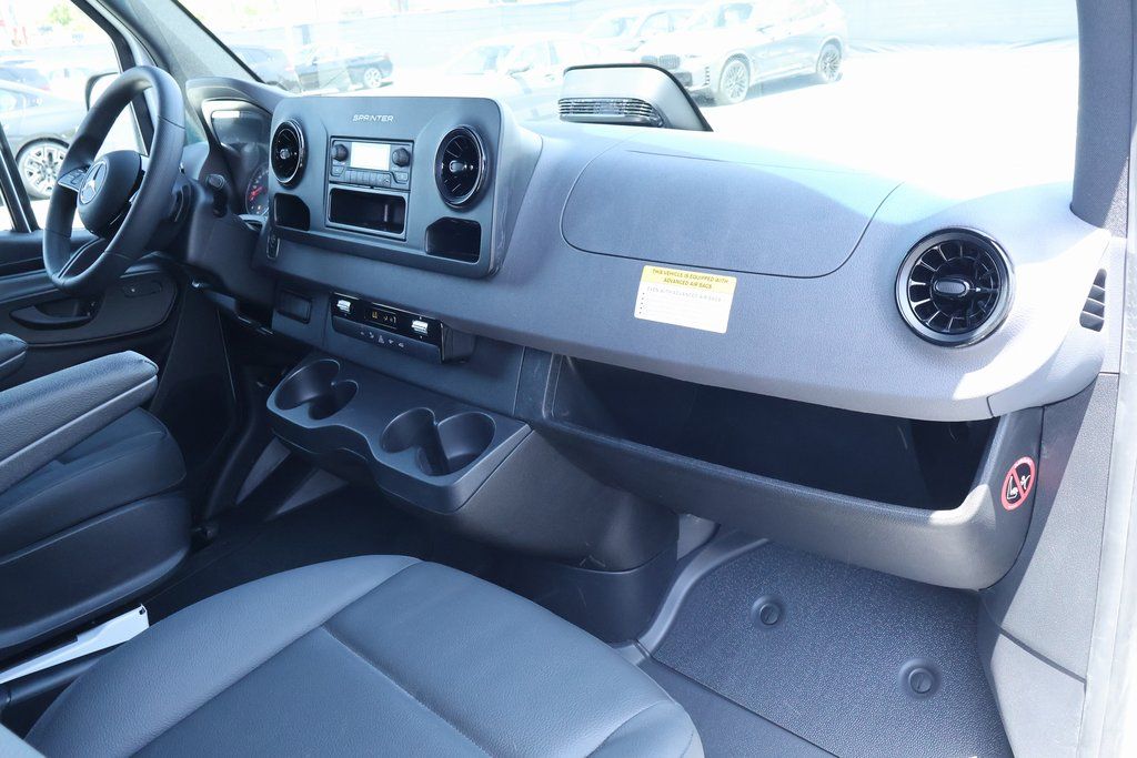 Thumbnail: 2025 Mercedes-Benz Sprinter - 5