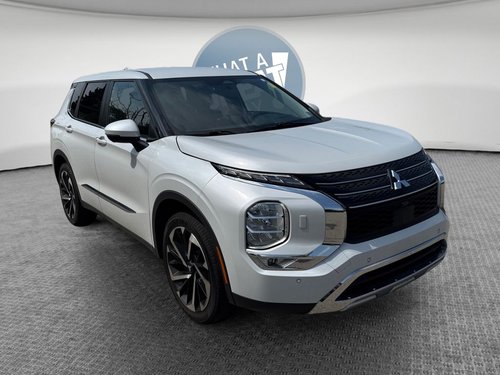 White 2022 Mitsubishi Outlander SUV / Crossover  Continuously Variable Transmission