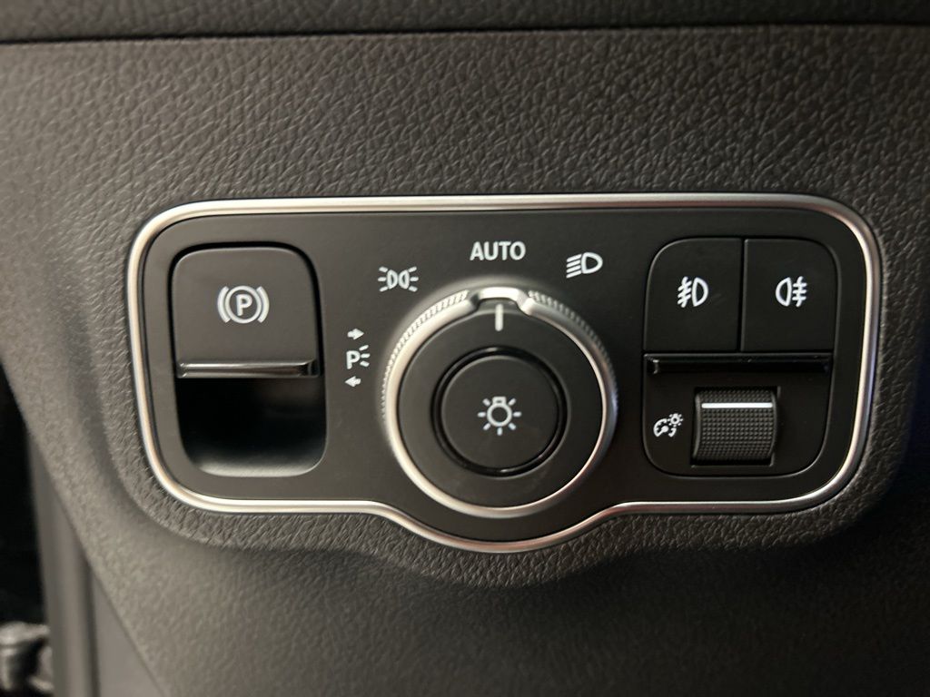 Thumbnail: 2026 Mercedes-Benz GLB - 23