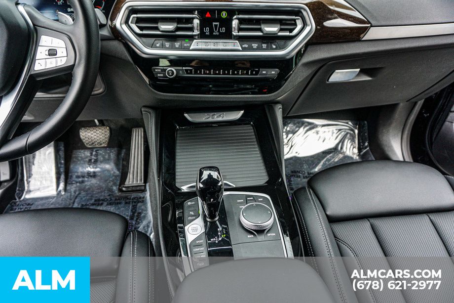 Used 2025 Black BMW xDrive30i image 39