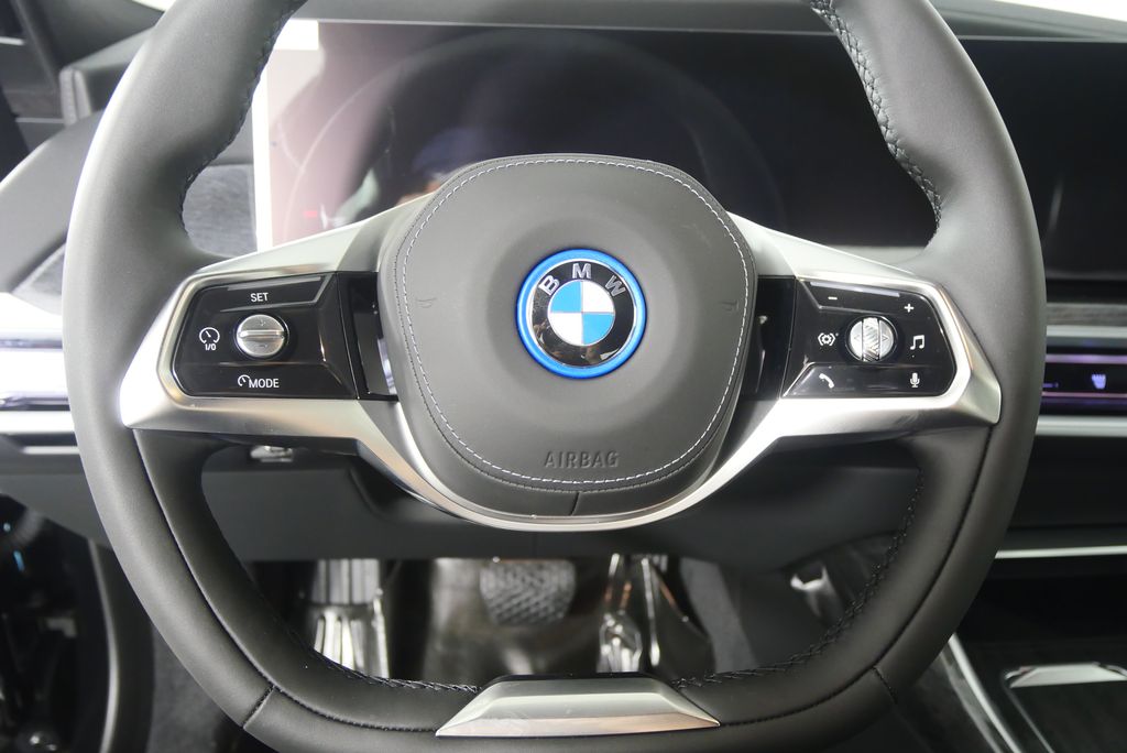 Thumbnail: 2025 BMW i7 - 20
