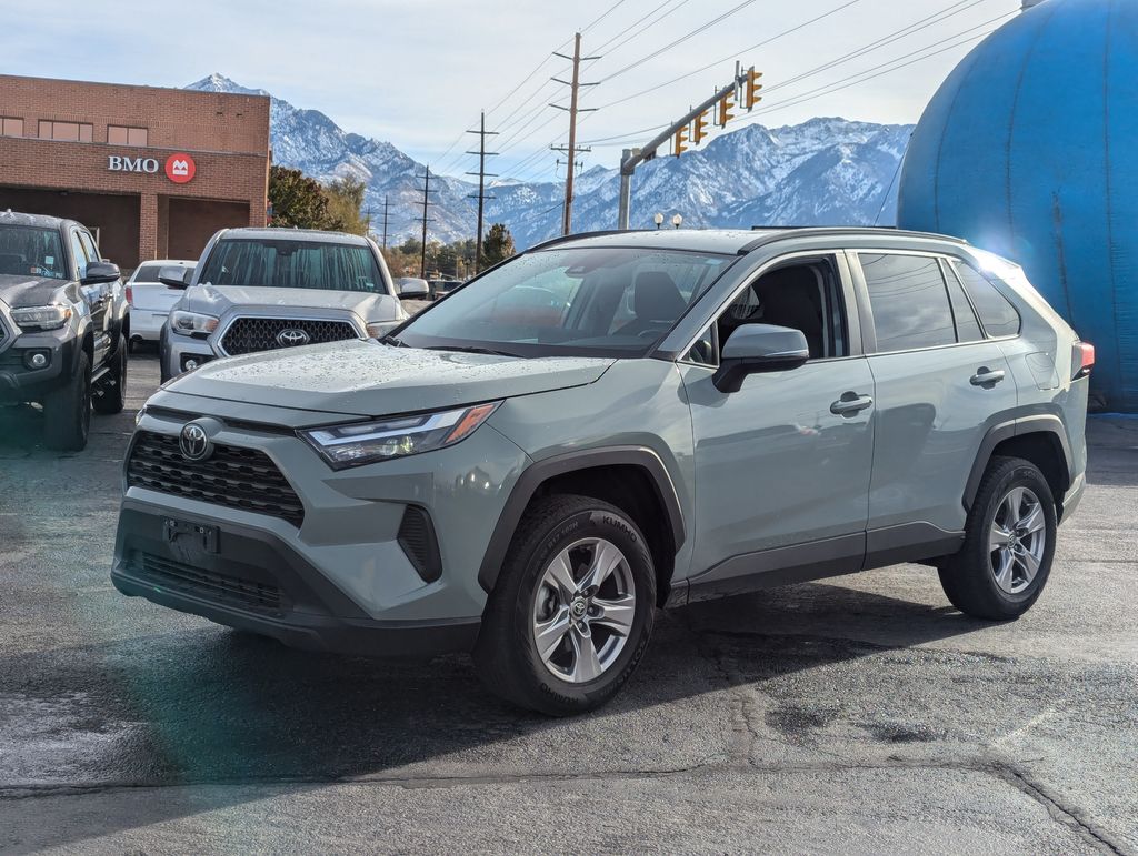 2022 Toyota RAV4 XLE 9