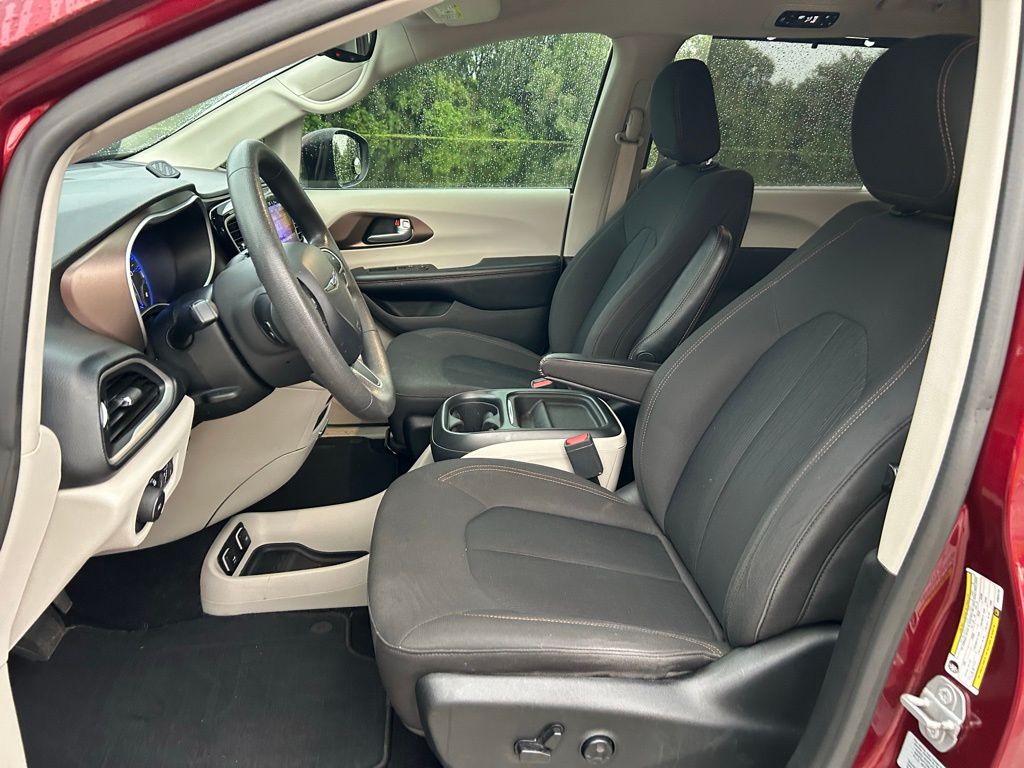 Thumbnail: 2017 Chrysler Pacifica - 14