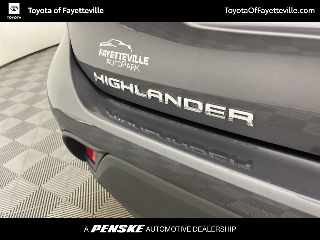 Thumbnail: 2021 Toyota Highlander - 21