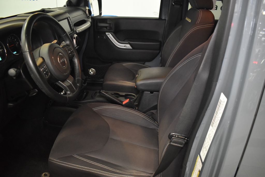 2014 Jeep Wrangler Unlimited Sahara 25