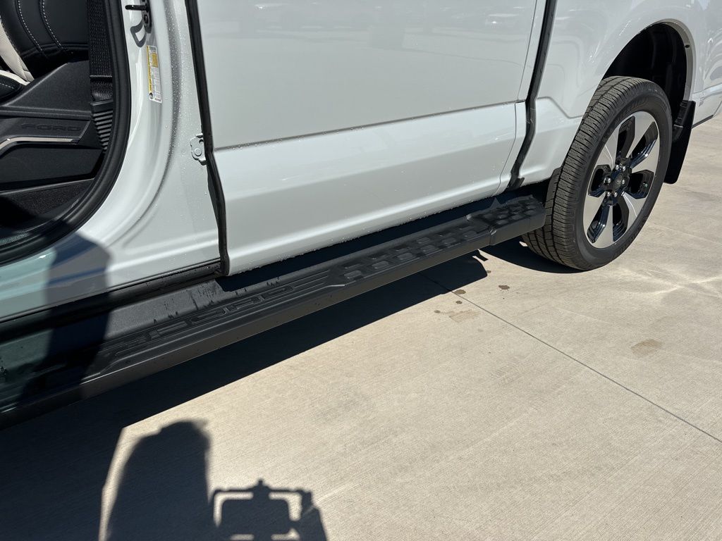 2024 Avalanche Ford F-150 Lightning Platinum AWD Truck