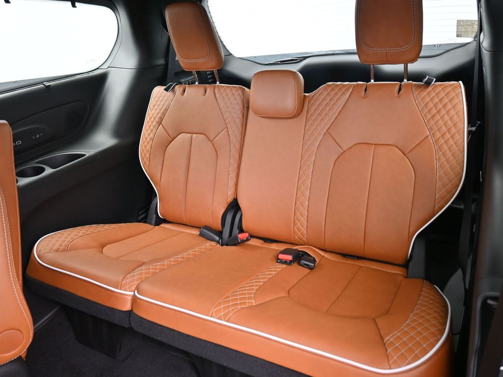 New 2026 Bright White Clearcoat Chrysler Pinnacle image 40