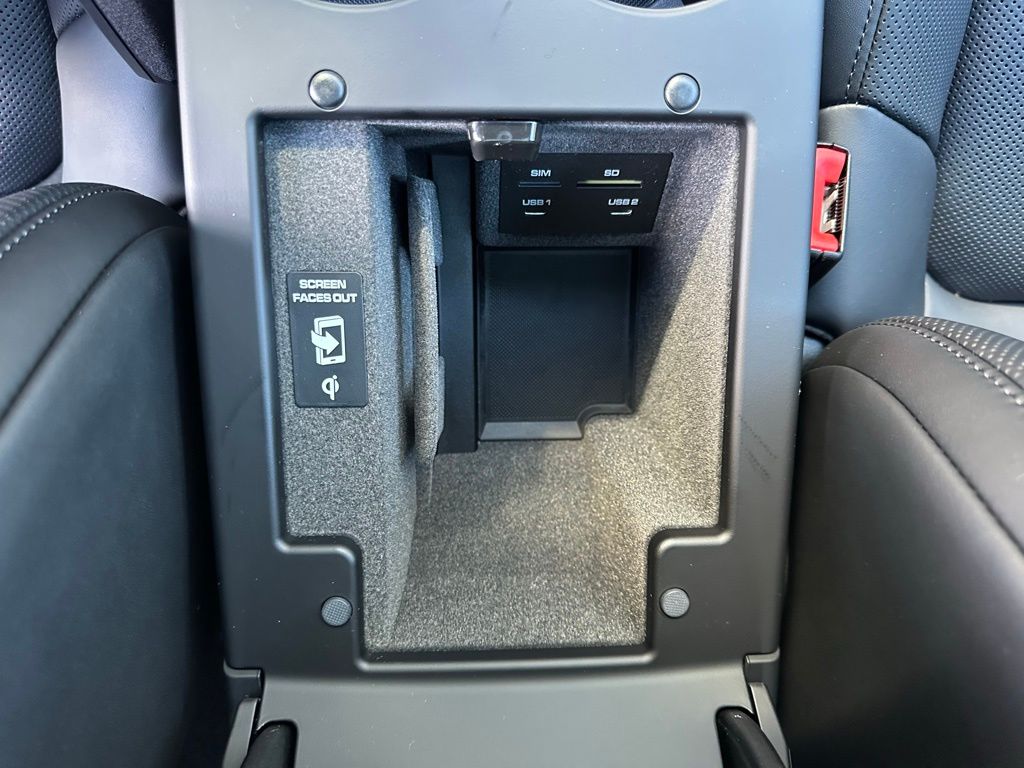 Thumbnail: 2026 Porsche Macan - 27