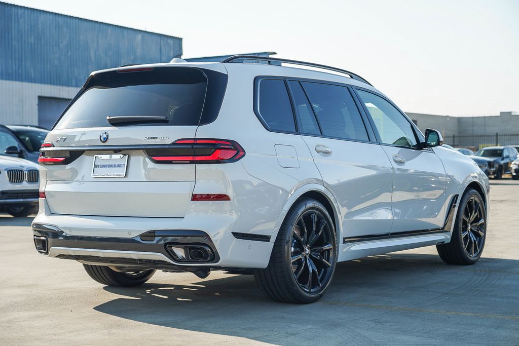 2025 BMW X7 xDrive40i 8