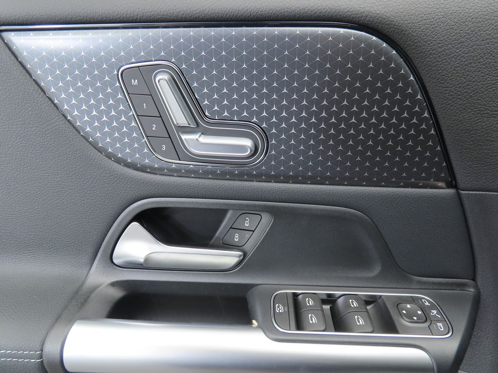 2025 Mercedes-Benz GLA 250 24