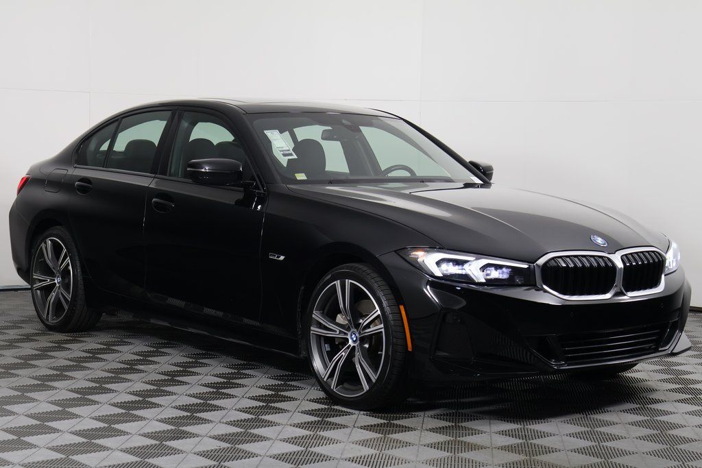 Thumbnail: 2023 BMW 3 Series - 3