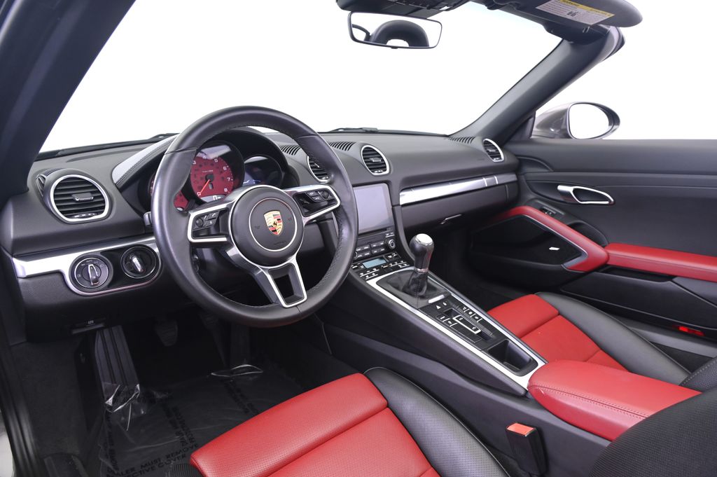 Thumbnail: 2021 Porsche 718 Boxster - 4