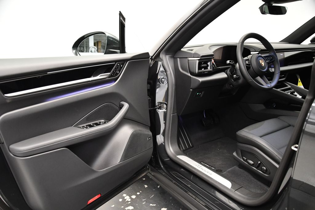 Thumbnail: 2025 Porsche Macan - 4