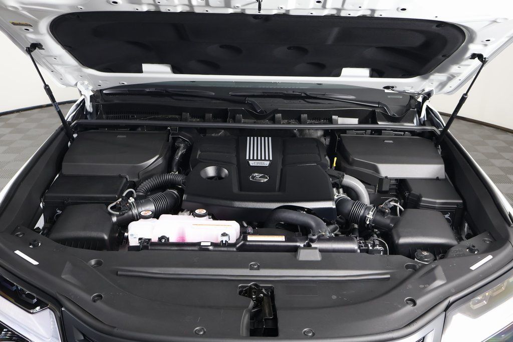 2025 Lexus LX 600 10
