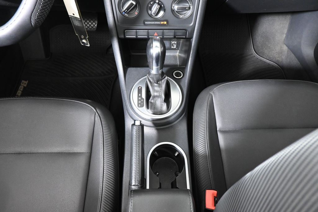 2015 Volkswagen Beetle  29