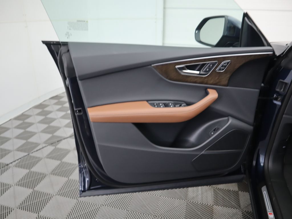 Thumbnail: 2025 Audi Q8 - 26