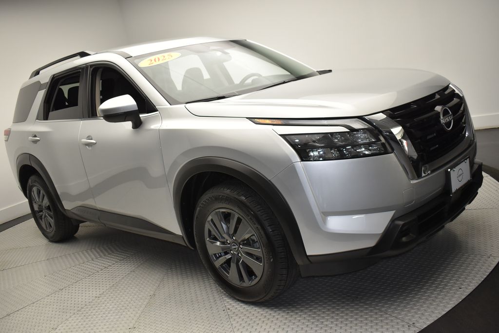 Thumbnail: 2025 Nissan Pathfinder - 3