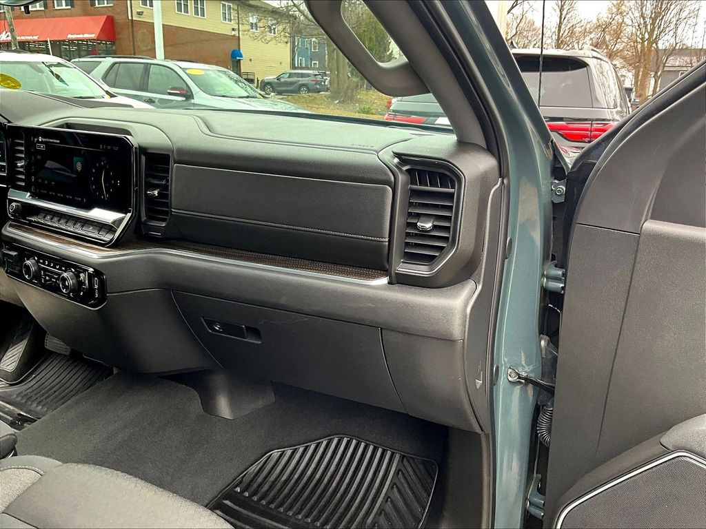 2025 Chevrolet Silverado 1500 — photo 13