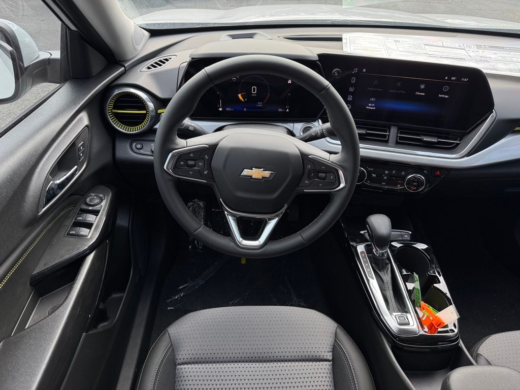 2025 Chevrolet Trax LT 16