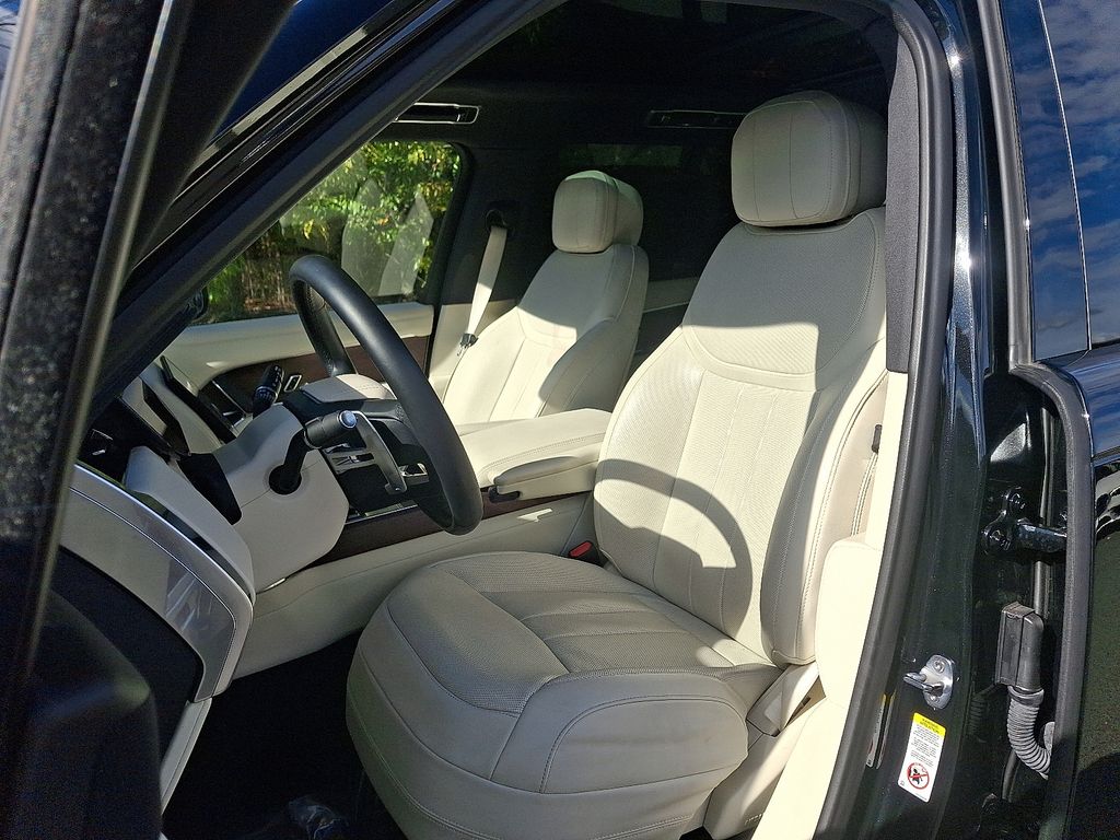 Thumbnail: 2023 Land Rover Range Rover - 13