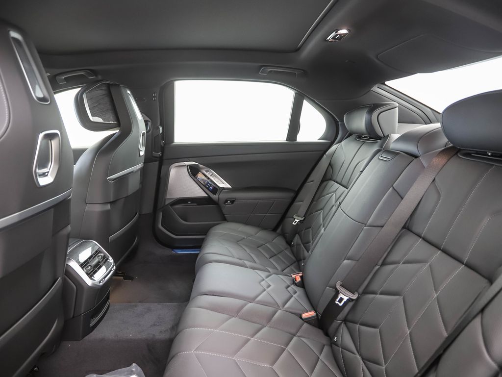 Thumbnail: 2025 BMW i7 - 22