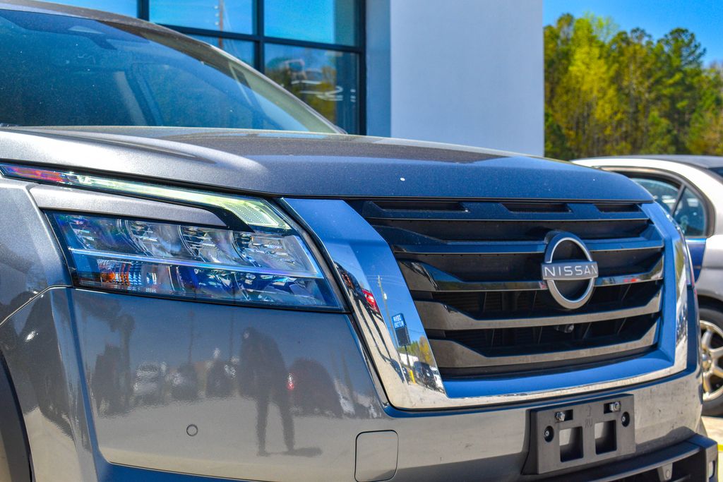 2023 Nissan Pathfinder SL - 6