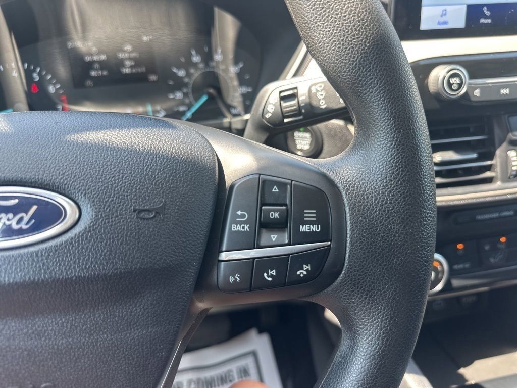 2022 Oxford White Ford Escape SE FWD SUV