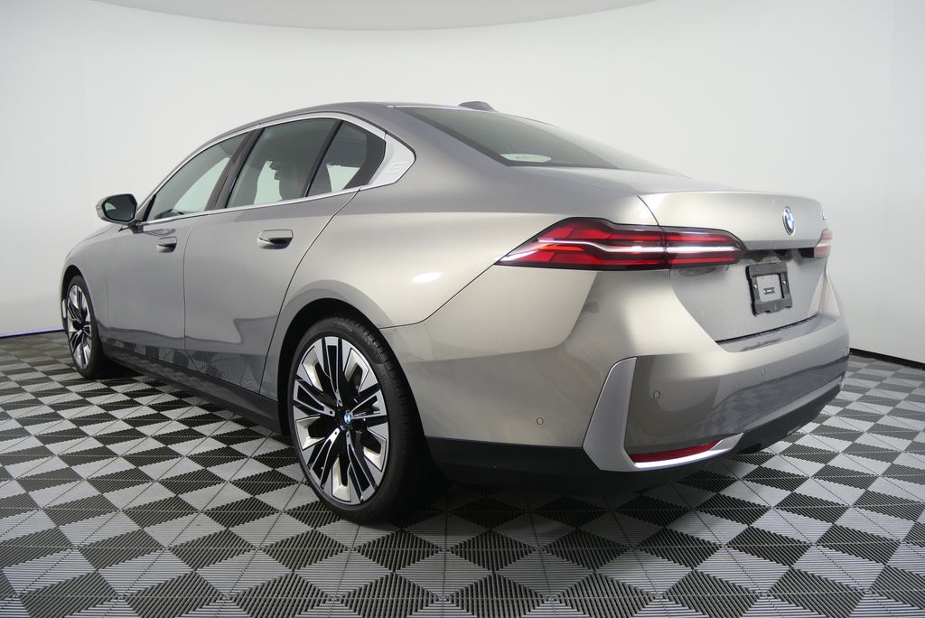 Thumbnail: 2025 BMW 5 Series - 5